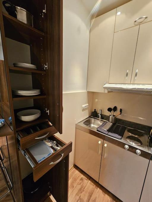 City Apartment Братислава Екстериор снимка